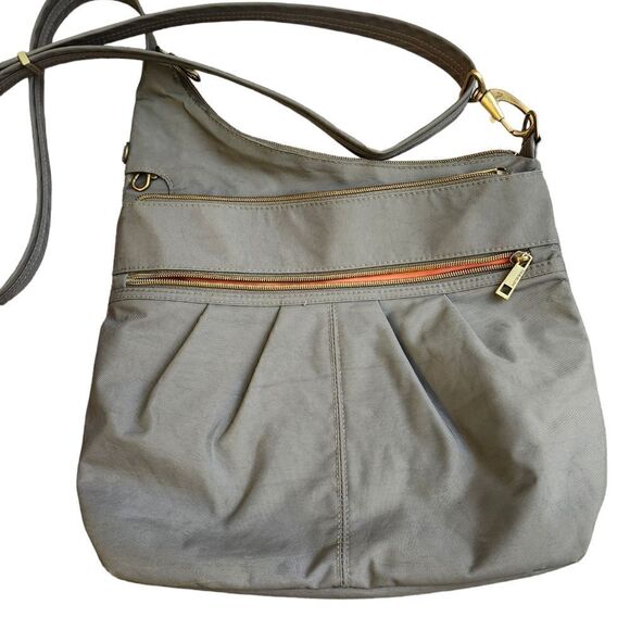 Travelon Gray crossbody bag‎ - Picture 1 of 15